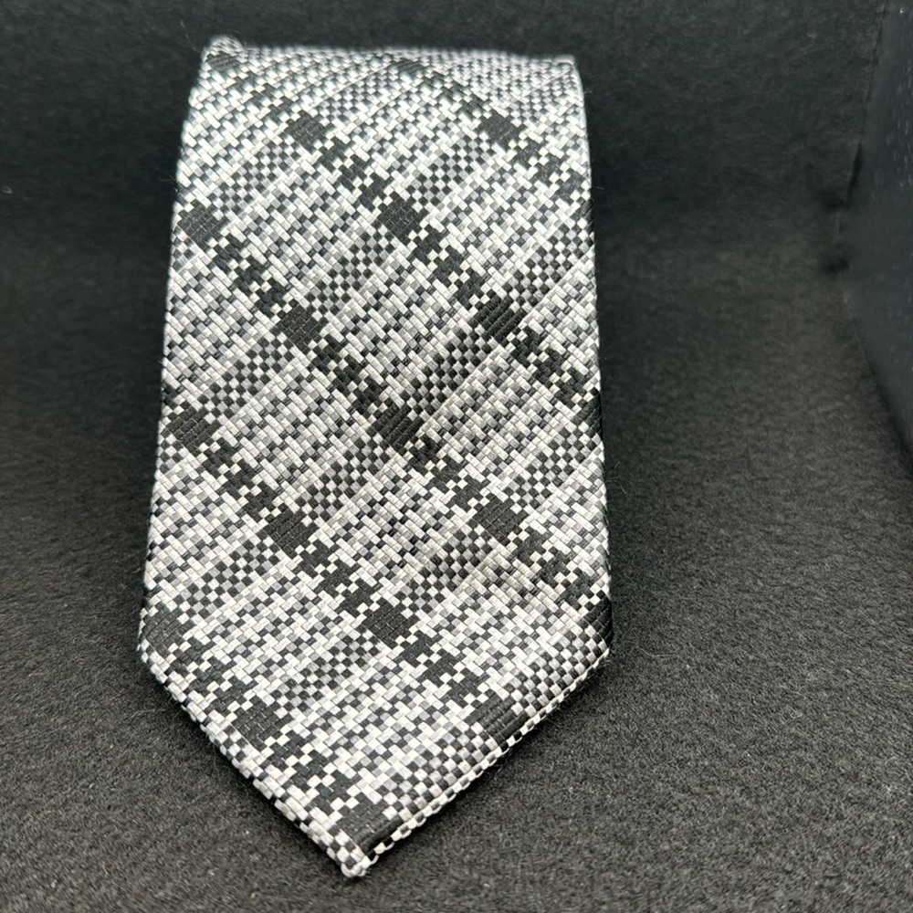 Burma Bilas Silk Tie